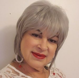 Meet your Posher, Rosa elena